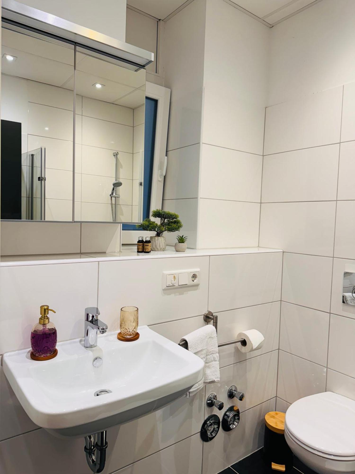 Klassen Stay - Designer Altbau Apartment Mit 2 Zimmer - Naehe Zentrum Und Rhein Coblenza Esterno foto